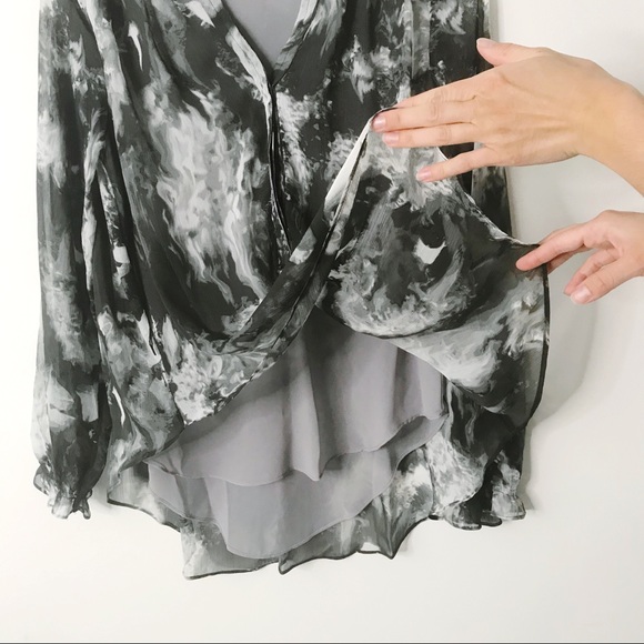 Simply Vera •Grey Floral Blouse - Picture 4 of 6